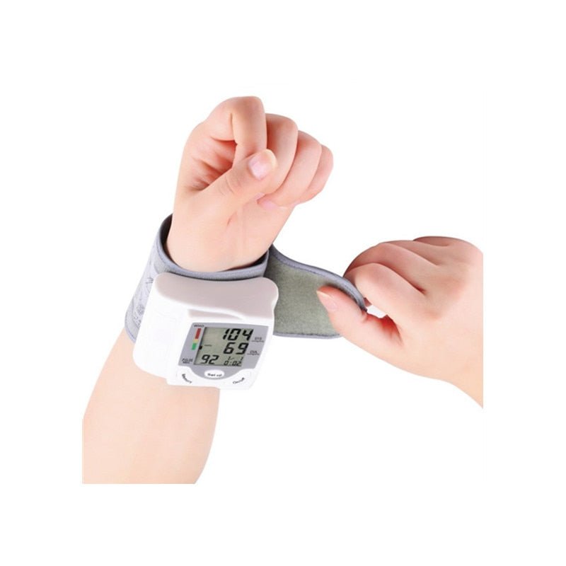 WRIST BLOOD PRESSURE MONITOR